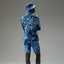 Jlindeberg J.Lindeberg Emanuel Print 1/4 Zip Golf Sweater -Golf Shirts Sales J.Lindeberg AW22 Emanuel Print Mid Layer GMJS07417 0470 SWLIN088 Hibiscus BlueNavy PeonyWhite Model 3